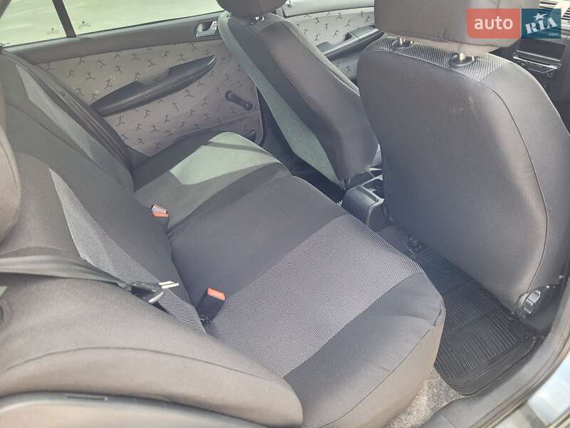 Хетчбек Skoda Fabia 2003 в Запоріжжі