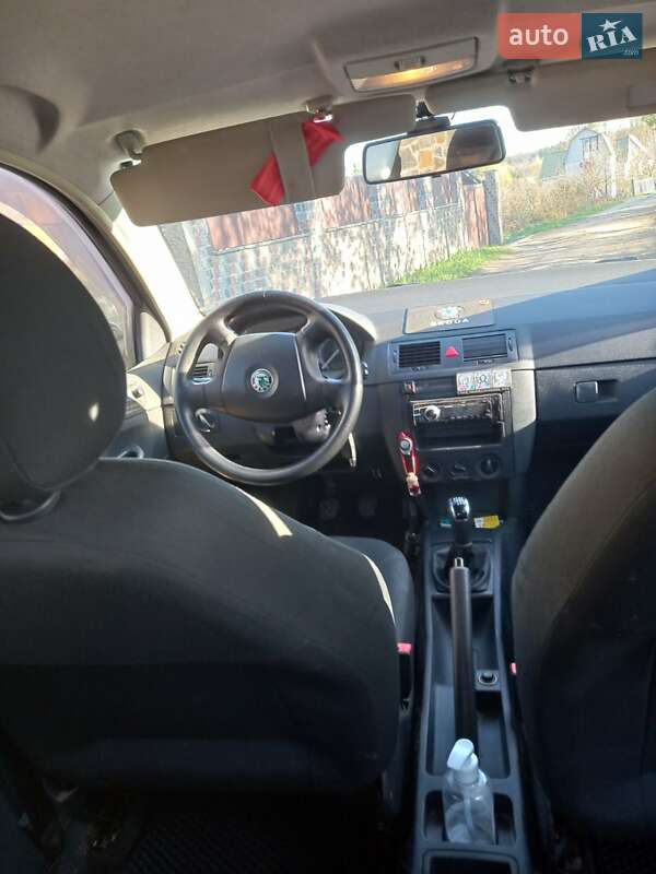 Хэтчбек Skoda Fabia 2005 в Житомире