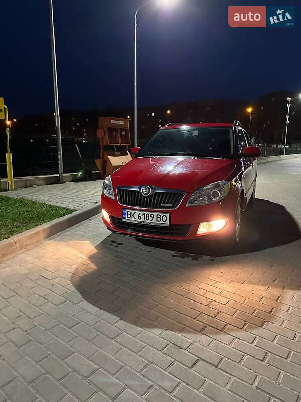 Універсал Skoda Fabia 2011 в Рівному