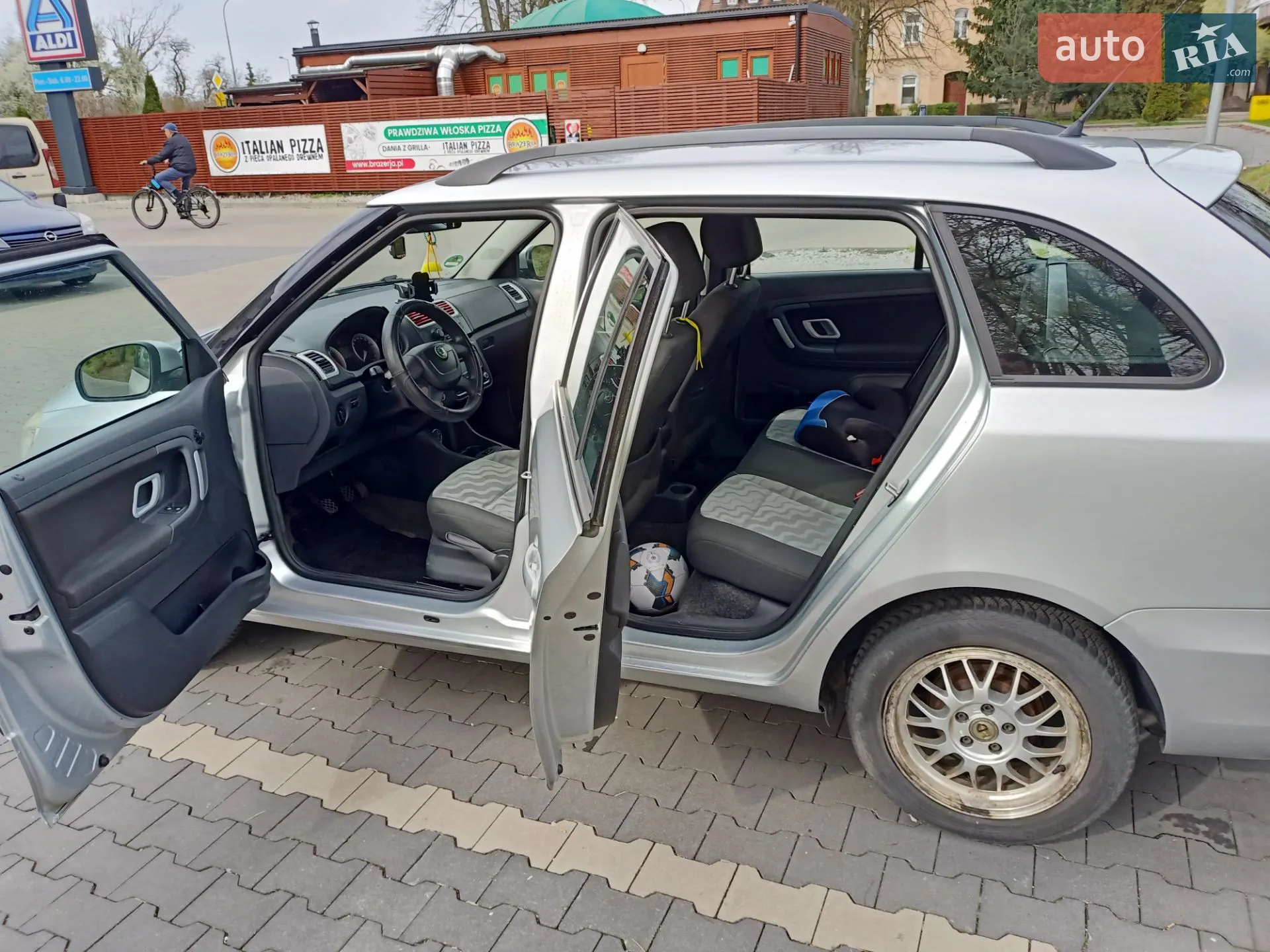 2010 Skoda Fabia - мініатюра 7