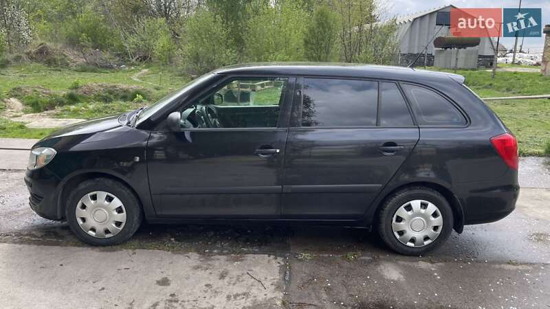 Універсал Skoda Fabia 2010 в Луцьку