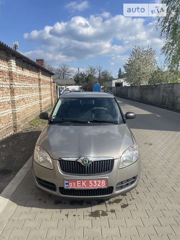 Універсал Skoda Fabia 2009 в Луцьку