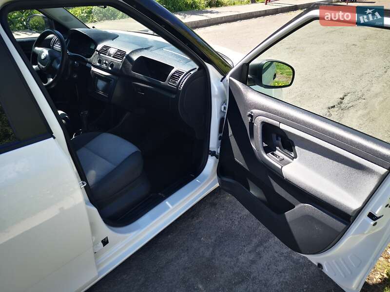 Хэтчбек Skoda Fabia 2012 в Дубно