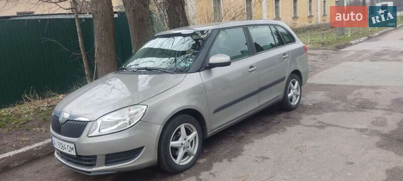 Універсал Skoda Fabia 2010 в Києві