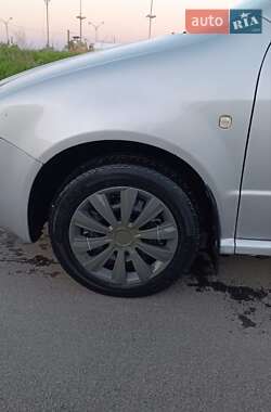 Хетчбек Skoda Fabia 2003 в Харкові