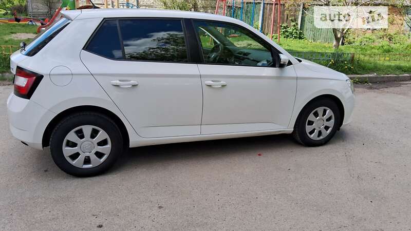 Хэтчбек Skoda Fabia 2016 в Киеве