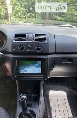 Хэтчбек Skoda Fabia 2010 в 