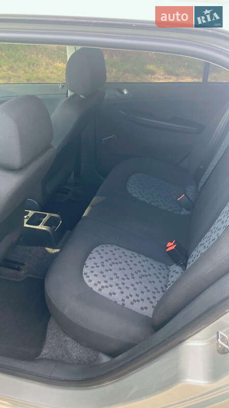 Хэтчбек Skoda Fabia 2006 в Житомире