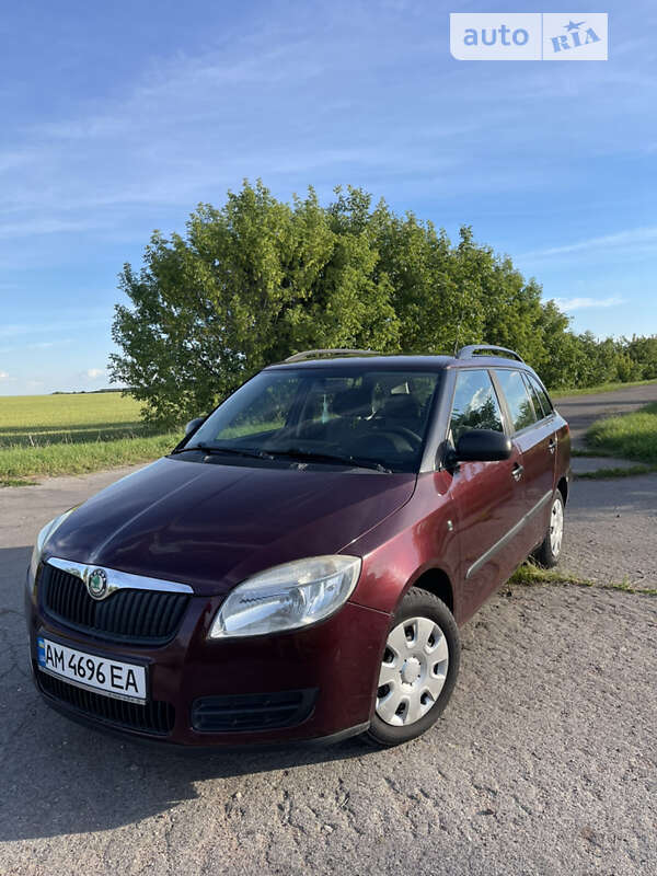 Универсал Skoda Fabia 2009 в Житомире