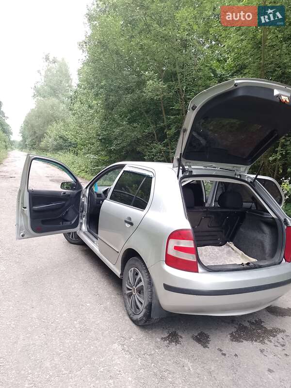 Хэтчбек Skoda Fabia 2005 в Каменке-Бугской