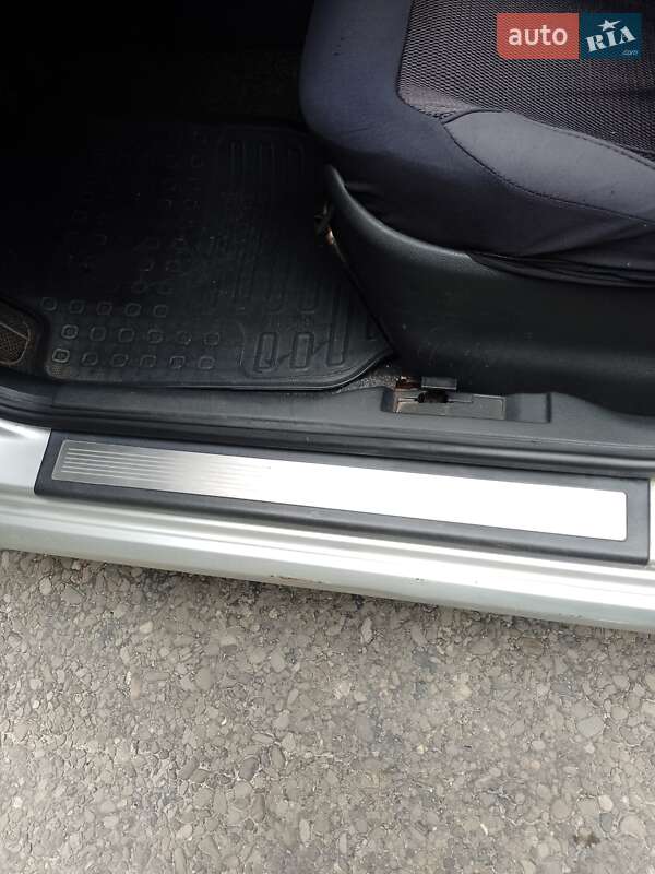 Хэтчбек Skoda Fabia 2005 в Каменке-Бугской