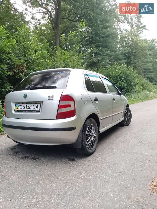 Хэтчбек Skoda Fabia 2005 в Каменке-Бугской