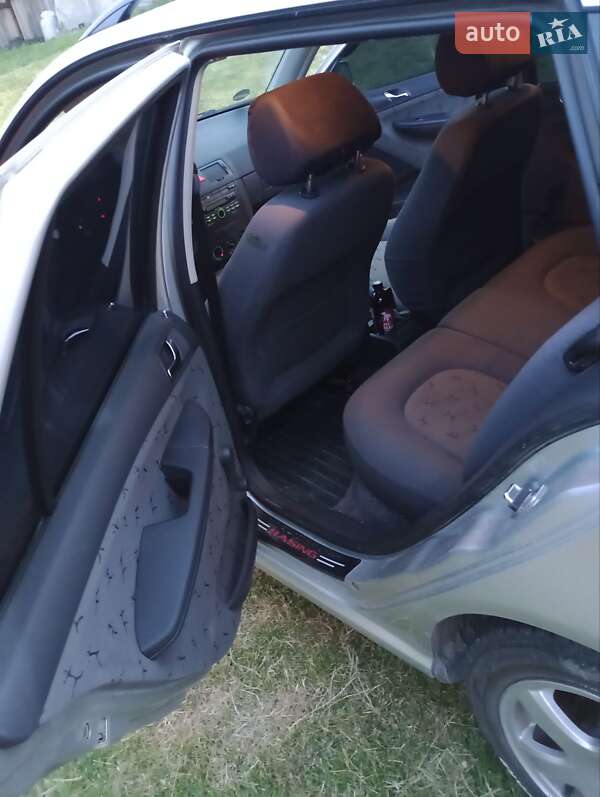 Універсал Skoda Fabia 2004 в Тернополі