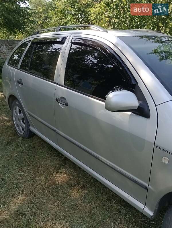 Універсал Skoda Fabia 2004 в Тернополі