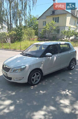 Хэтчбек Skoda Fabia 2012 в 
