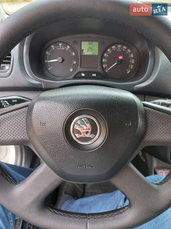 Хэтчбек Skoda Fabia 2013 в Луцке