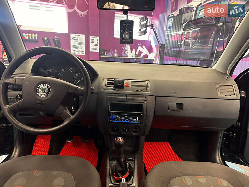 Хэтчбек Skoda Fabia 2003 в Киеве