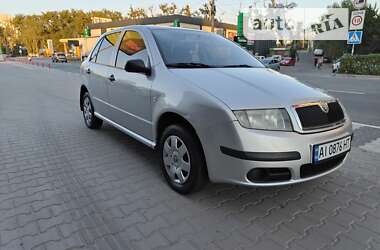 Хэтчбек Skoda Fabia 2006 в Вишневом