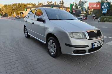 Хэтчбек Skoda Fabia 2006 в Вишневом