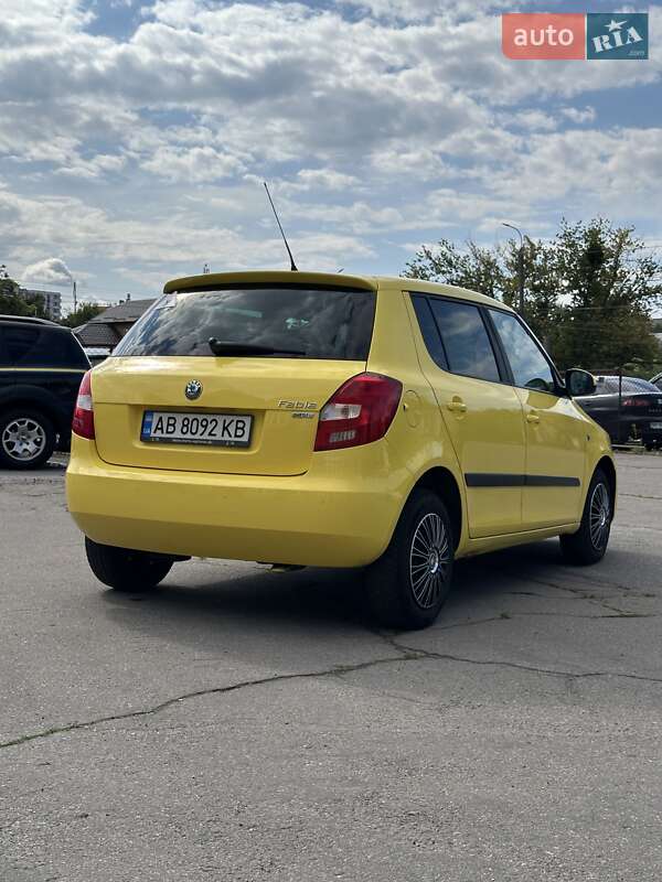 Хэтчбек Skoda Fabia 2010 в Виннице