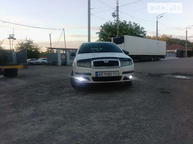 Хетчбек Skoda Fabia 2005 в Дніпрі