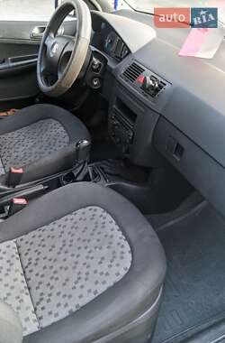Хэтчбек Skoda Fabia 2005 в 