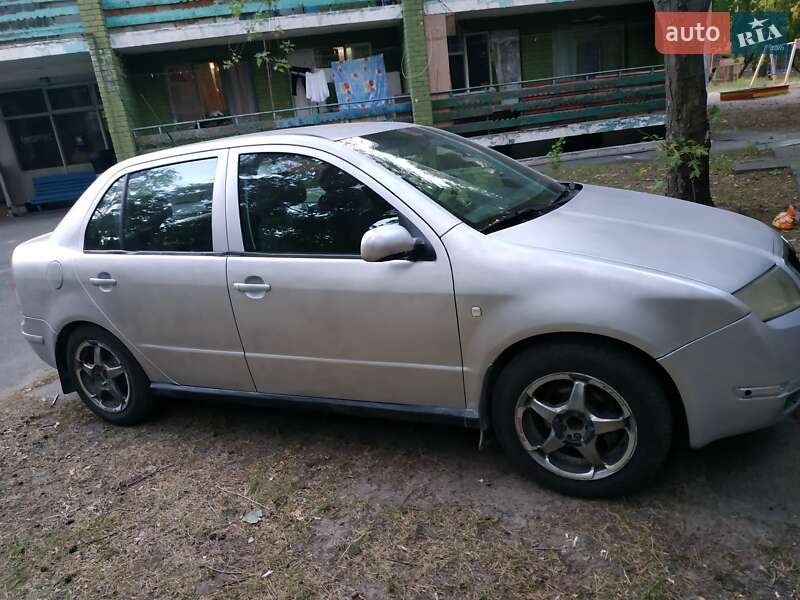 Седан Skoda Fabia 2002 в Києві