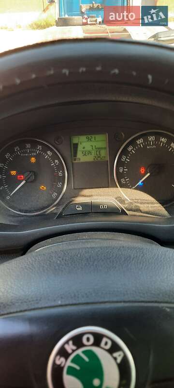 Хэтчбек Skoda Fabia 2012 в Днепре