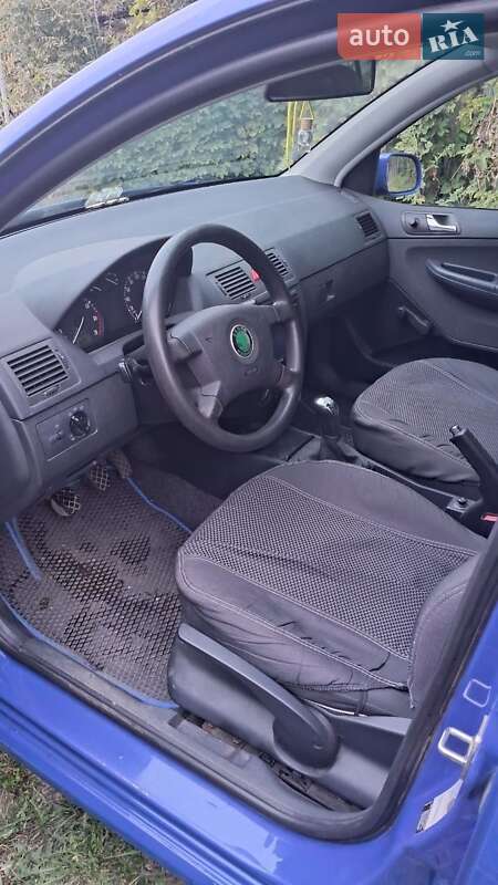 Хэтчбек Skoda Fabia 2003 в Луцке