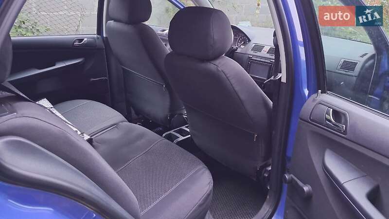 Хэтчбек Skoda Fabia 2003 в Луцке