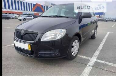 Хэтчбек Skoda Fabia 2010 в Киеве