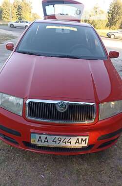 Хэтчбек Skoda Fabia 2004 в Киеве