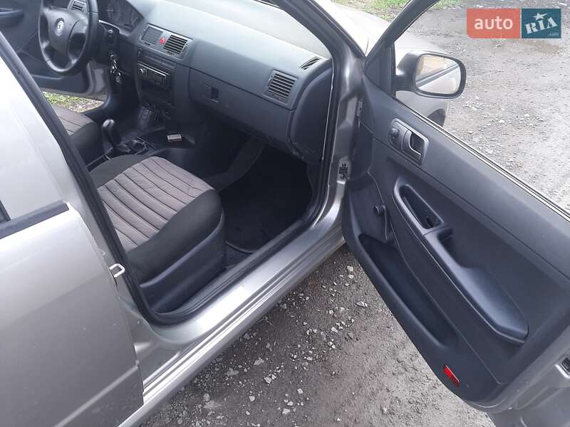 Седан Skoda Fabia 2007 в Луцьку