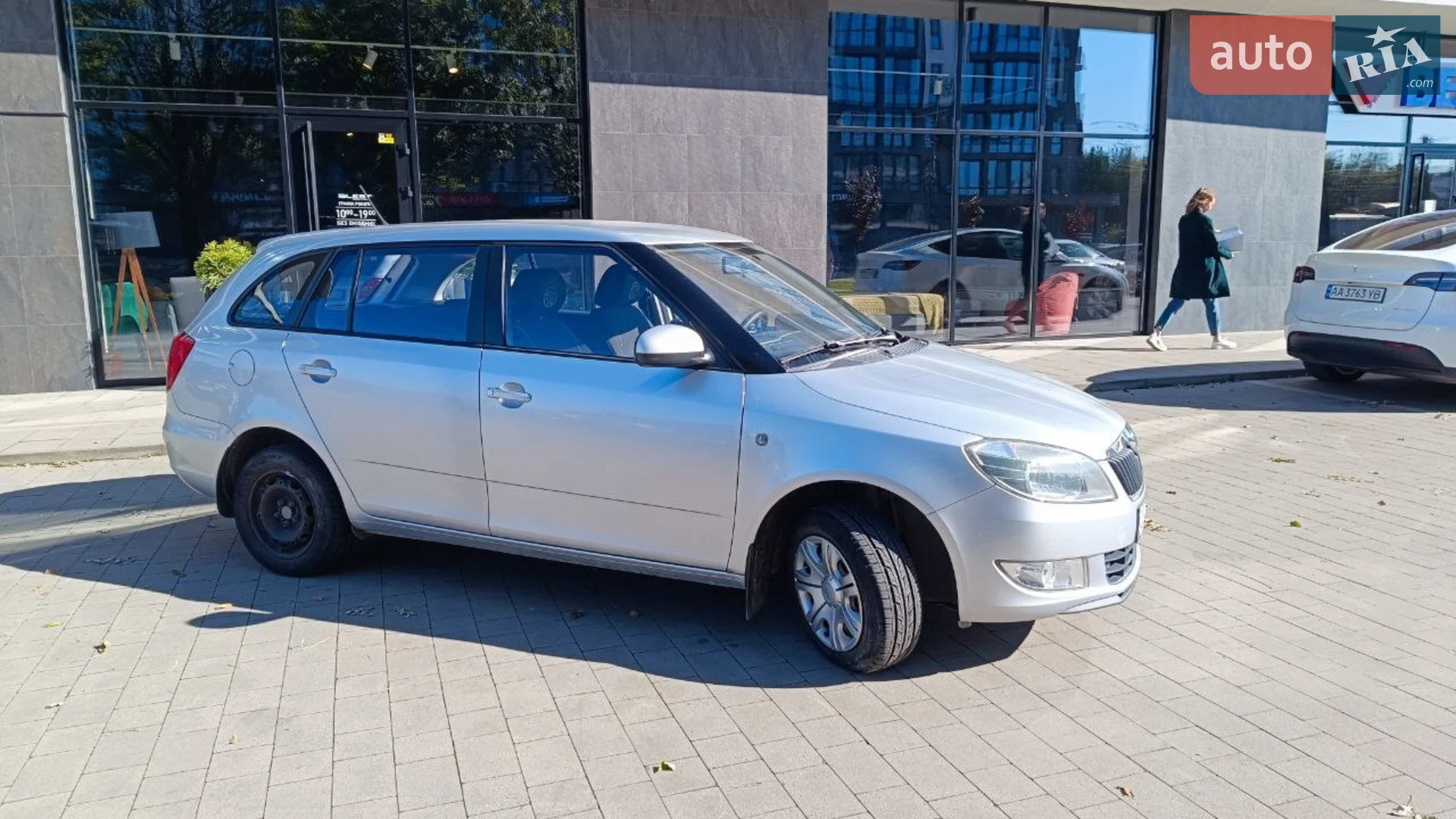 2012 Skoda Fabia - мініатюра 2