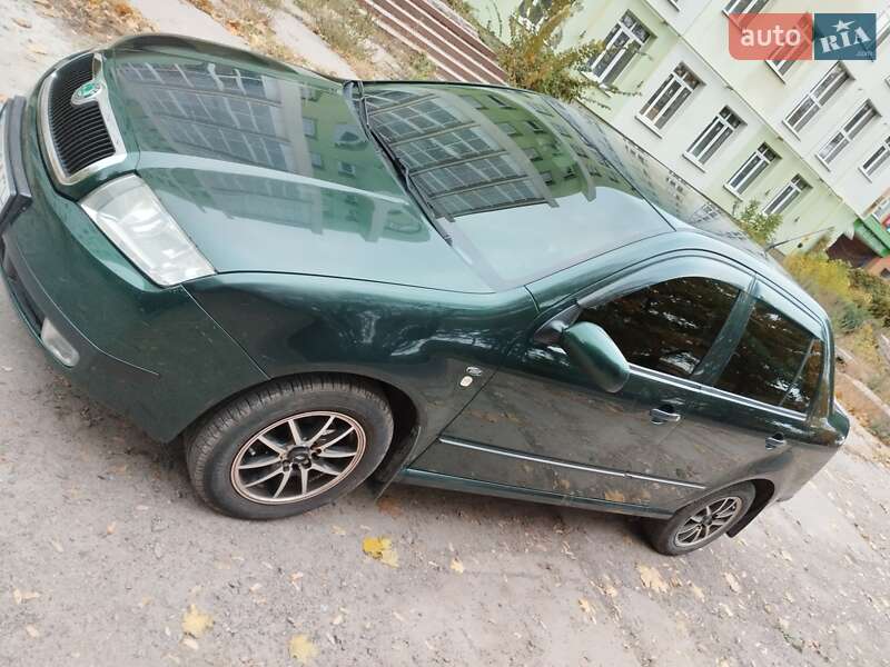 Седан Skoda Fabia 2001 в Ромнах
