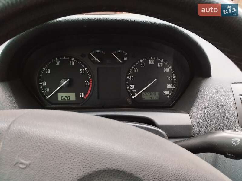 Седан Skoda Fabia 2001 в Ромнах
