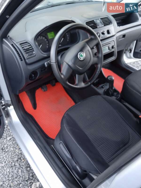 Хетчбек Skoda Fabia 2011 в Хмельницькому