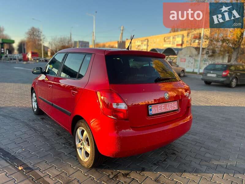 Хэтчбек Skoda Fabia 2012 в Луцке