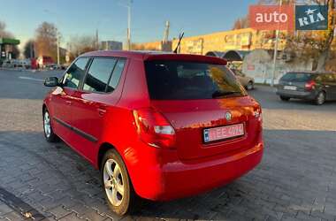 Хэтчбек Skoda Fabia 2012 в 