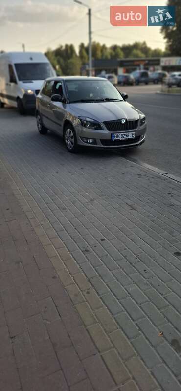 Хэтчбек Skoda Fabia 2011 в 