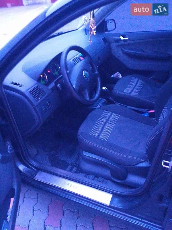 Седан Skoda Fabia 2002 в Городке