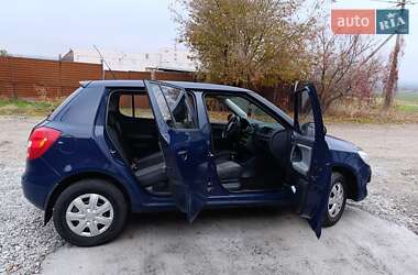 Хэтчбек Skoda Fabia 2011 в 