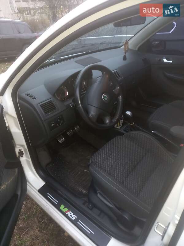 Хетчбек Skoda Fabia 2006 в Дубовому