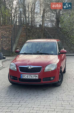 Хэтчбек Skoda Fabia 2009 в 