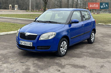 Хэтчбек Skoda Fabia 2009 в 