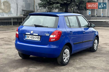 Хэтчбек Skoda Fabia 2009 в 
