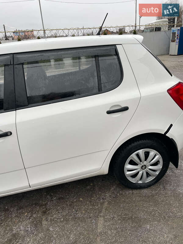 Хетчбек Skoda Fabia 2012 в Ромнах