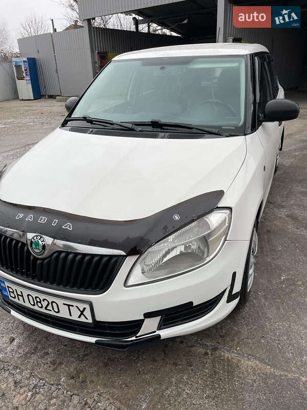 Хетчбек Skoda Fabia 2012 в Ромнах