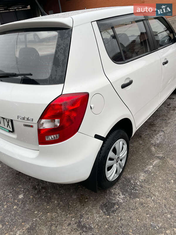 Хетчбек Skoda Fabia 2012 в Ромнах