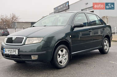 Седан Skoda Fabia 2002 в Киеве